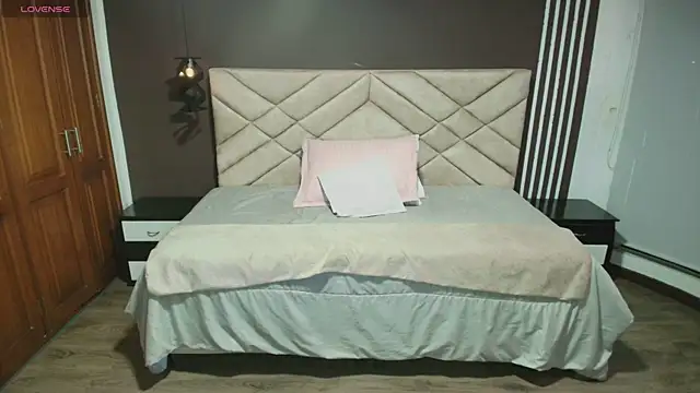 Raquel jones online show from March 2, 11:39 am