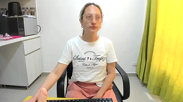 Adele johnsonn1 online show from February 17, 4:26 pm