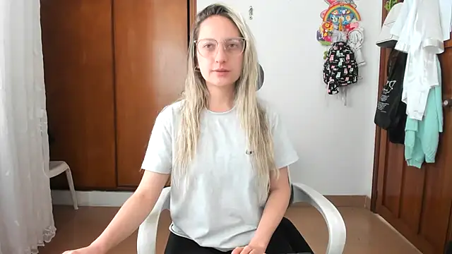 Adele johnsonn1 online show from October 15, 3:01 pm