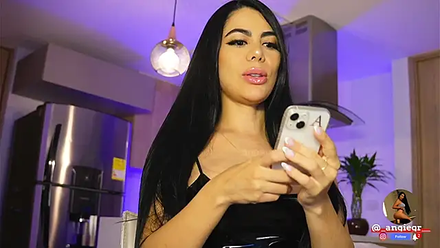 AnnaTaylor1 online show from February 3, 12:04 am