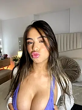  laura 02 online show from November 28, 5:04 pm