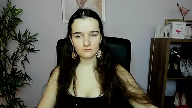 Snapshot of KateDelight chatting on February 1, 7:36 am KateDelight online show from February 1, 7:36 am