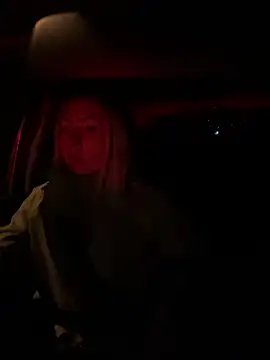 Snapshot of LuisaBecker chatting on December 1, 4:29 pm LuisaBecker online show from December 1, 4:29 pm