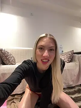 Snapshot of LuisaBecker chatting on December 26, 8:42 pm LuisaBecker online show from December 26, 8:42 pm