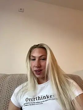 Snapshot of LuisaBecker chatting on January 13, 1:17 pm LuisaBecker online show from January 13, 1:17 pm