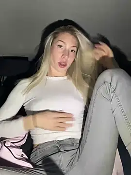 Snapshot of LuisaBecker chatting on January 13, 6:38 pm LuisaBecker online show from January 13, 6:38 pm