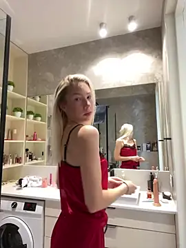 Snapshot of LuisaBecker chatting on January 14, 8:31 am LuisaBecker online show from January 14, 8:31 am