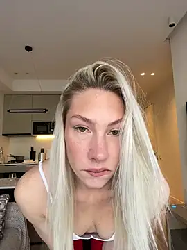 Snapshot of LuisaBecker chatting on January 20, 10:07 am LuisaBecker online show from January 20, 10:07 am