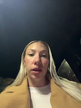 Snapshot of LuisaBecker chatting on February 13, 6:27 pm LuisaBecker online show from February 13, 6:27 pm