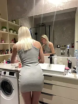 Snapshot of LuisaBecker chatting on February 27, 4:21 pm LuisaBecker online show from February 27, 4:21 pm