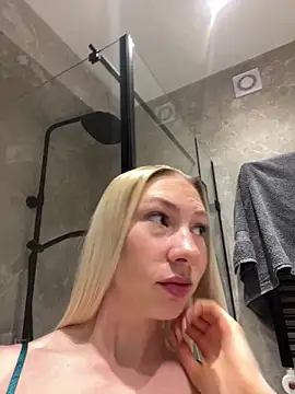 Snapshot of LuisaBecker chatting on March 6, 8:05 pm LuisaBecker online show from March 6, 8:05 pm