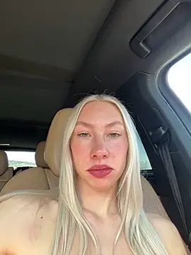 Snapshot of LuisaBecker chatting on March 16, 10:55 am LuisaBecker online show from March 16, 10:55 am