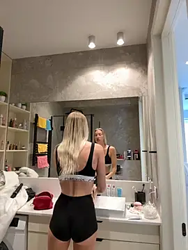 Snapshot of LuisaBecker chatting on September 9, 6:35 am LuisaBecker online show from September 9, 6:35 am