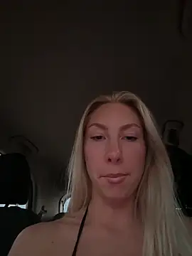 Snapshot of LuisaBecker chatting on September 15, 4:07 pm LuisaBecker online show from September 15, 4:07 pm