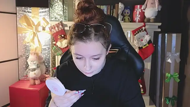 carolina elf online show from December 19, 5:40 am