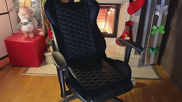 carolina elf online show from December 19, 11:50 am