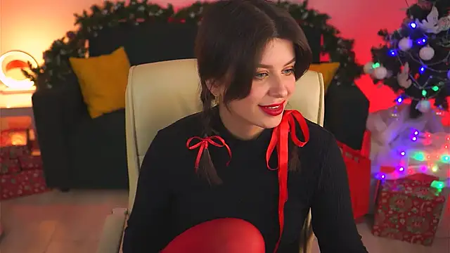 Snapshot of NicoleMun chatting on December 5, 8:00 pm NicoleMun online show from December 5, 8:00 pm