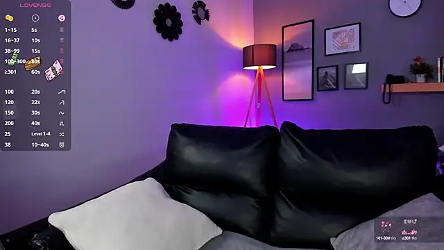 Snapshot of Lissy__Dream chatting on October 10, 11:37 pm Lissy Dream online show from October 10, 11:37 pm