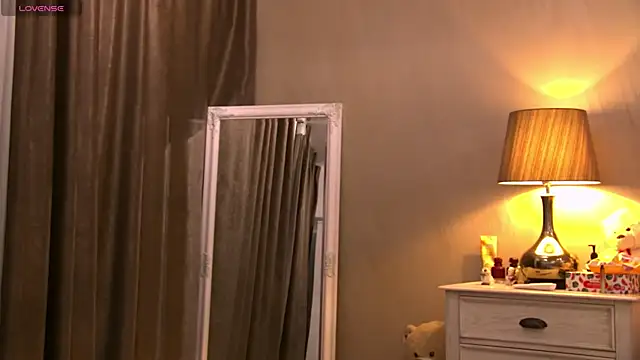 GinaMence online show from March 19, 4:47 am