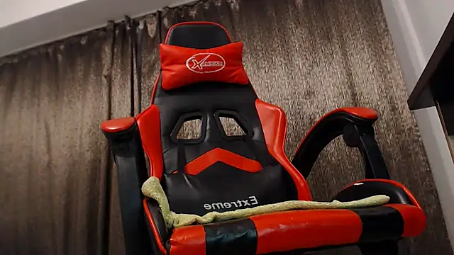 Snapshot of EmmaStward chatting on January 30, 9:47 pm EmmaStward online show from January 30, 9:47 pm