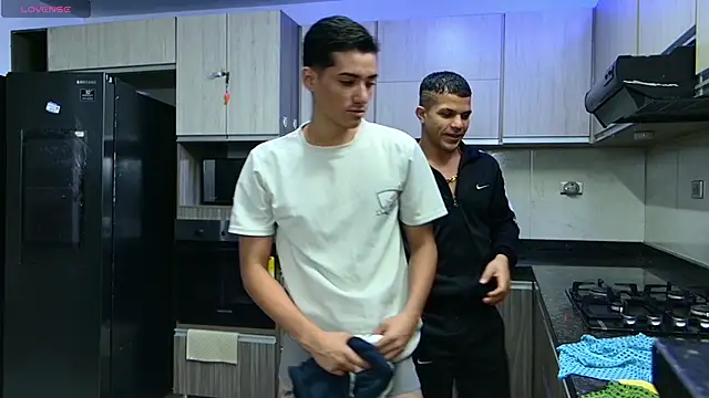 Snapshot of Boysgang_sex chatting on February 27, 11:31 am Boysgang sex online show from February 27, 11:31 am