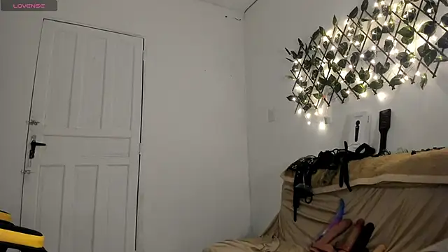 Chica hot dirty online show from December 17, 12:45 am