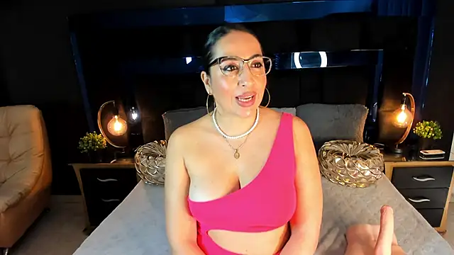 Snapshot of MayraVegas chatting on December 15, 4:59 pm MayraVegas online show from December 15, 4:59 pm