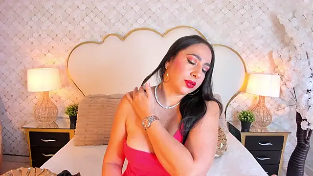 Snapshot of MayraVegas chatting on October 28, 2:09 pm MayraVegas online show from October 28, 2:09 pm