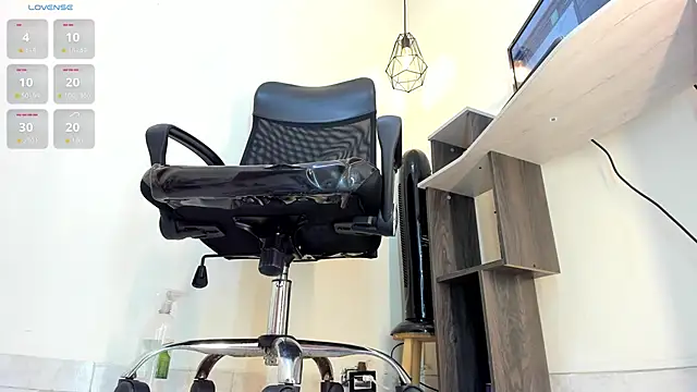 Snapshot of victoria_Christie chatting on September 17, 10:17 am victoria Christie online show from September 17, 10:17 am