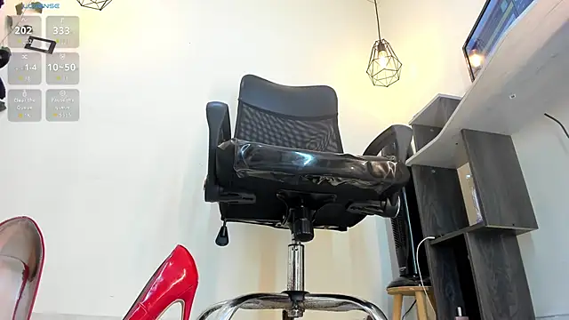 Snapshot of victoria_Christie chatting on October 5, 10:24 am victoria Christie online show from October 5, 10:24 am