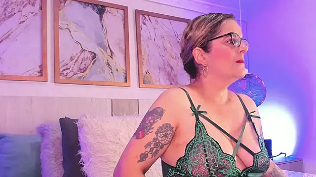 ValeryHart1 online show from March 11, 12:06 pm