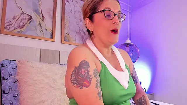 ValeryHart1 online show from March 17, 12:25 pm