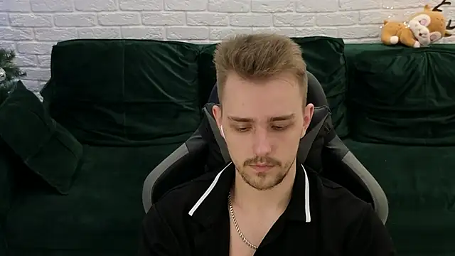 Larstar01 online show from December 4, 1:14 am