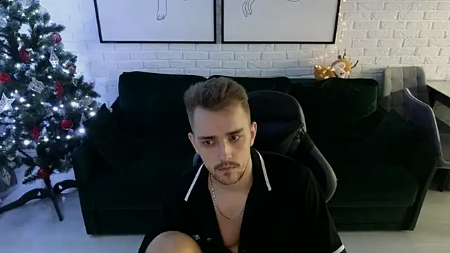 Larstar01 online show from December 5, 3:37 am