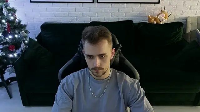 Larstar01 online show from December 7, 12:52 am