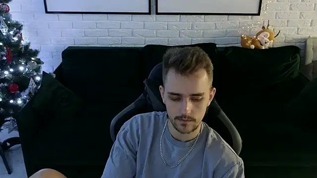 Larstar01 online show from December 7, 3:58 am