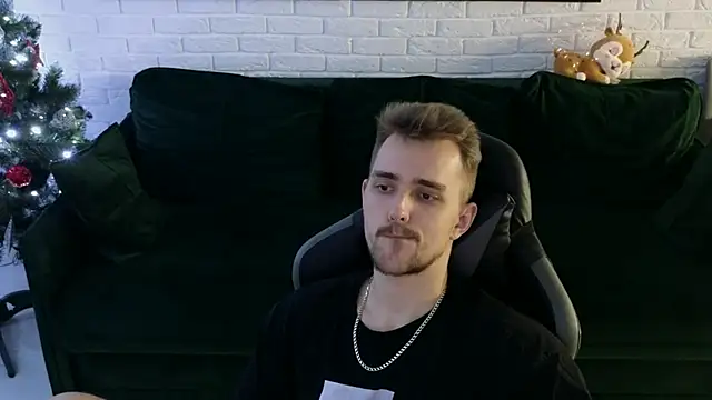 Larstar01 online show from December 11, 5:00 am