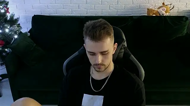 Larstar01 online show from December 20, 4:42 am