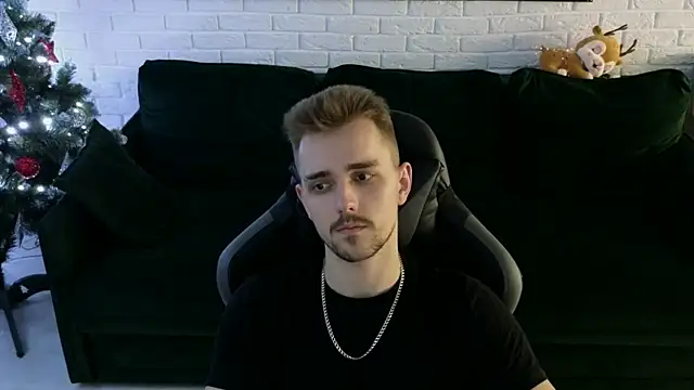 Larstar01 online show from December 27, 1:43 am