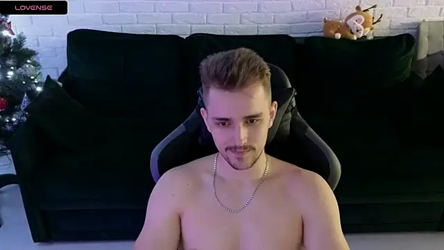 Larstar01 online show from December 28, 5:44 am