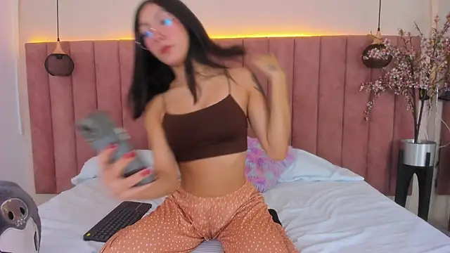 MarianaBranzz online show from January 9, 1:35 pm