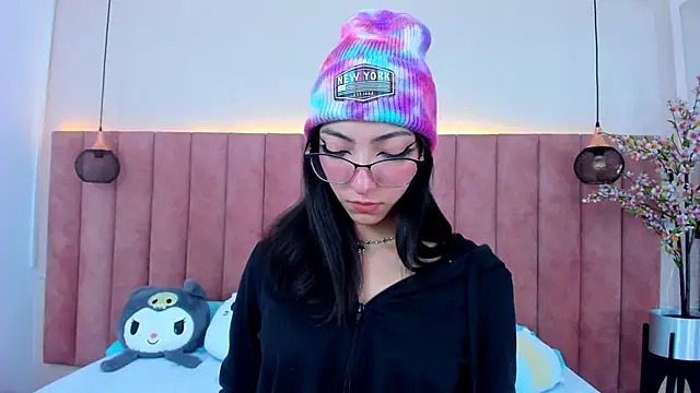 MarianaBranzz online show from March 20, 2:10 pm