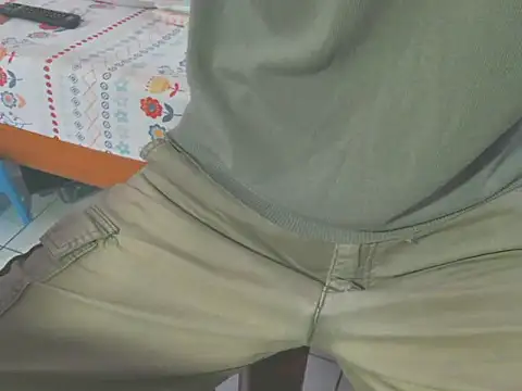 Snapshot of triangle0623 chatting on November 6, 8:04 am triangle0623 online show from November 6, 8:04 am