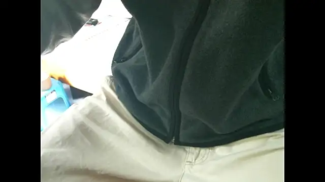 Snapshot of triangle0623 chatting on December 16, 3:44 am triangle0623 online show from December 16, 3:44 am