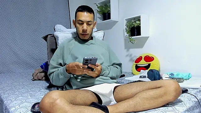 Aronxxs online show from February 11, 10:15 am