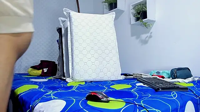 Aronxxs online show from March 22, 10:49 am