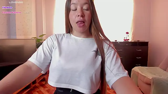 Snapshot of Simply_Zoe__ chatting on February 26, 6:00 pm Simply Zoe online show from February 26, 6:00 pm