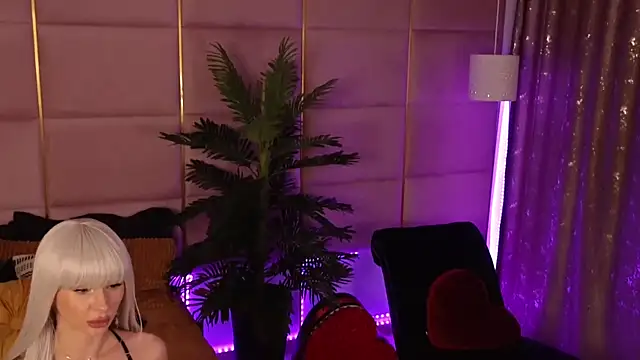 Snapshot of Elliblue chatting on January 13, 11:49 pm Elliblue online show from January 13, 11:49 pm