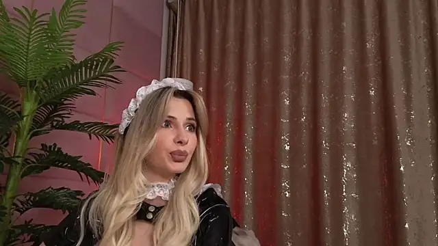 Snapshot of Elliblue chatting on October 31, 10:33 pm Elliblue online show from October 31, 10:33 pm