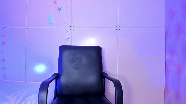 Snapshot of Hilary-banks chatting on December 31, 11:42 am Hilary-banks online show from December 31, 11:42 am